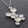 collier met zilveren bubbels