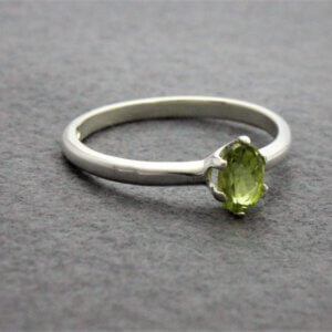 zilveren ring met peridot