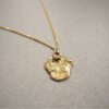 Geelgouden Splash hanger met korund