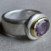 Chunky zilveren ring met paarse amethist in gouden zetting - Afbeelding 3