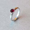 Zilveren ring met roosgeslepen granaat