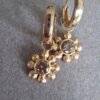 Gouden creoolhangers met paarsbruine fancy diamant - Afbeelding 2