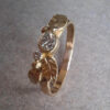 Gouden ring met blaadjes en een Oud Europees geslepen diamant - Afbeelding 2