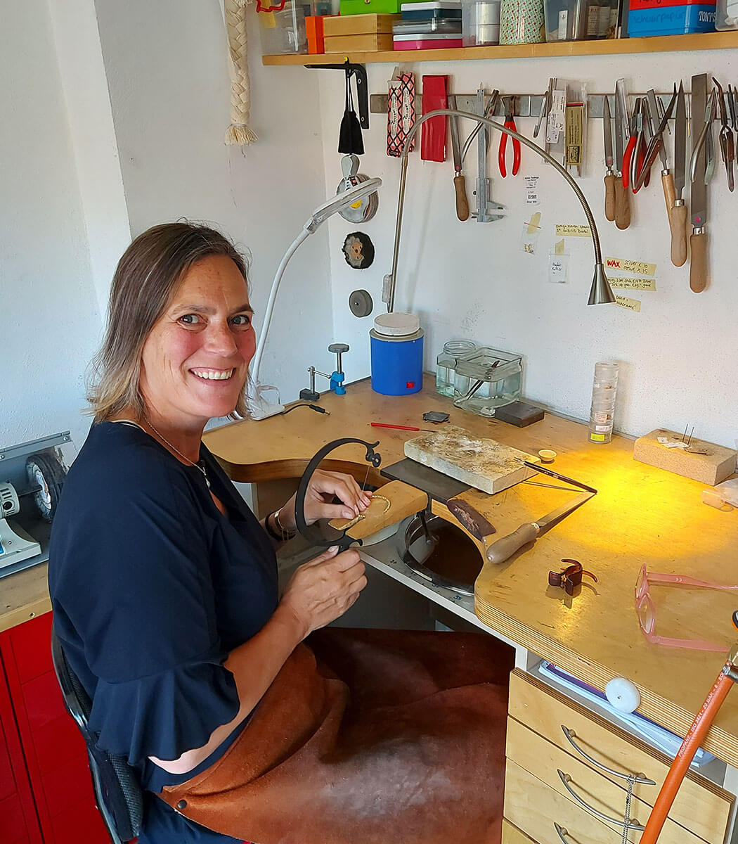 handgemaakt in eigen atelier door Lilian van der Schaaf van JuwL's edelsmederij