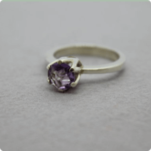 zilveren chaton ring met amethist