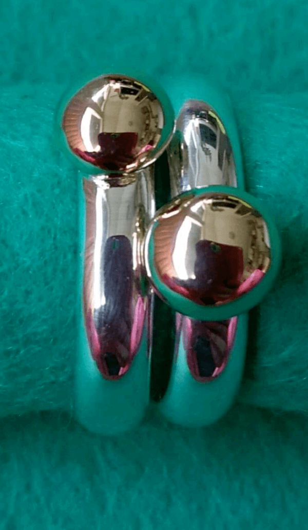 zilveren ringen met blobs van goud van oma