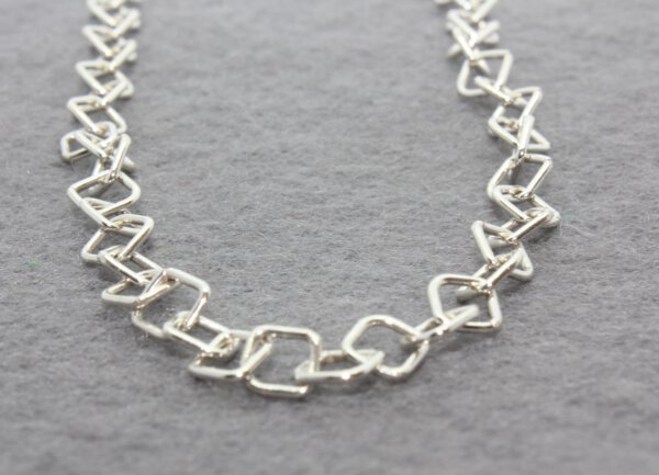 zilveren collier met vierkante schakels