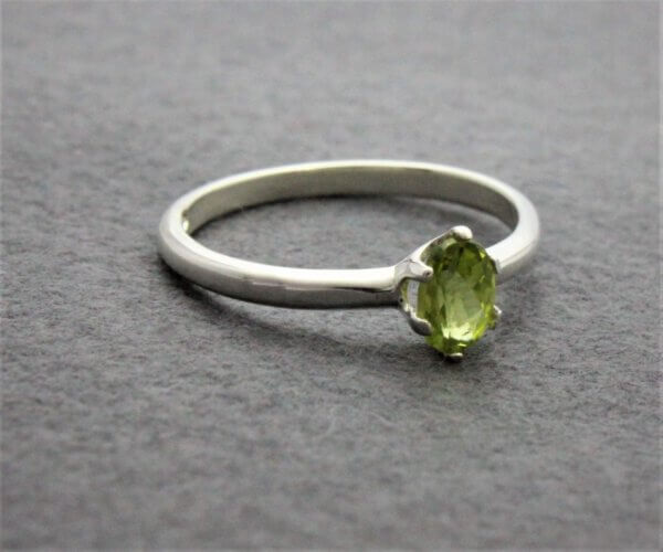 zilveren ring met peridot