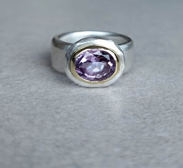 paarse amethist ring zilver met gouden zetting chunky
